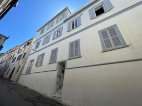 Quirky 1BR just off Main Street prime location